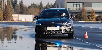 Policja w Wielkopolsce ma nowe wozy pościgowe. Jeden jest w Lesznie, drugi...-81042