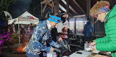 Biegali nocą po lesie, żeby pomóc Marysi. Ile udało się zebrać?-81147