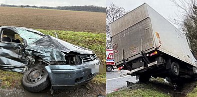 Zderzenie ciężarówki z osobówką. Kobieta w szpitalu (zdjęcia)-81219