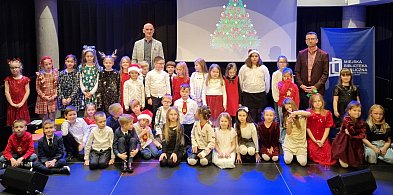 Świąteczny koncert uczniów SP nr 12 w Lesznie (zdjęcia, film)-81459