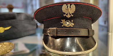 Podarowała czapkę i zniknęła. Kolekcjoner liczy, że pozna historię daru-81772