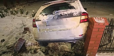 Staranował płot w Lipnie, uciekł i wrócił. Miał 2 promile! (zdjęcia)-82138