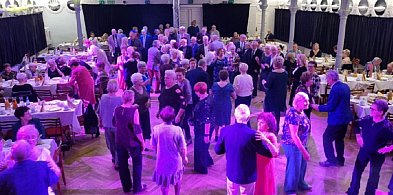 Miasto organizuje zabawę i zaprasza na nią seniorów