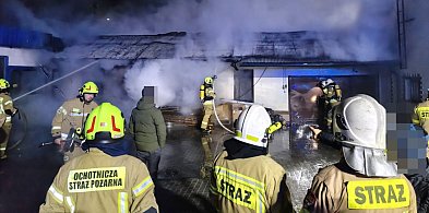 W nocy spalił się warsztat samochodowy. Straty są ogromne! (zdjęcia)