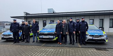 Nowe radiowozy będą jeździć po Lesznie i powiecie (zdjęcia, film)