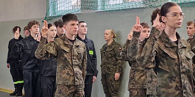 Uczniowie 2 klas złożyli ślubowanie i stali się kadetami (zdjęcia, film)