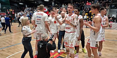 Wielkie emocje w Trapezie. Koszykarze Novimex Polonii grali z Notecią (zdjęcia)