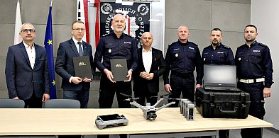 To mercedes wśród dronów. Dostała go leszczyńska policja (zdjęcia i film)