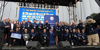 Policjanci wygrali sztafetę podczas 24h Rawickiego Festiwalu Sportu (zdjęcia)