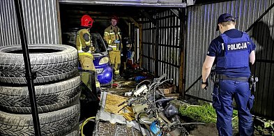 Palił się garaż. Co o przyczynie wybuchu ognia mówią strażacy? (zdjęcia)