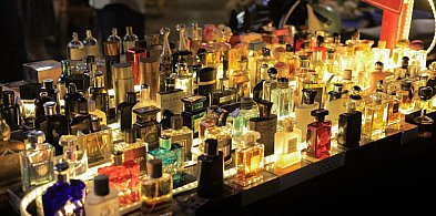 Dzień po dniu ukradł prawie 40 perfum. Co z nimi zrobił?