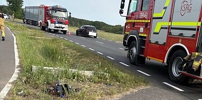 Zderzenie motocyklisty z ciągnikiem. Kto nie ustąpił pierwszeństwa?