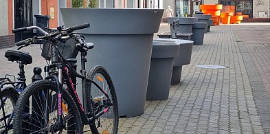 Ogromne donice w centrum Leszna. Takich to jeszcze nie było (zdjęcia, film)