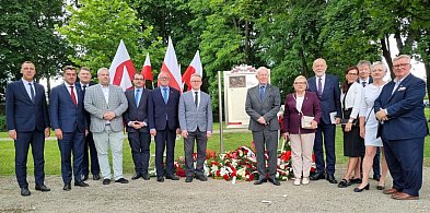 W Lesznie odsłonięto tablicę Marii i Lecha Kaczyńskich (zdjęcia, film)