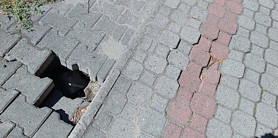 Zapadł się chodnik. Służby zareagowały szybko