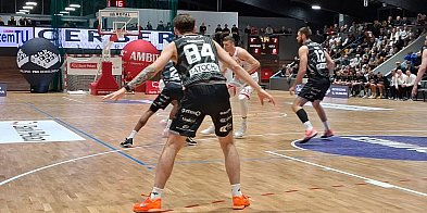 Bardzo trudny mecz za koszykarzami Novimex Polonii 1912 Leszno (zdjęcia)-80174