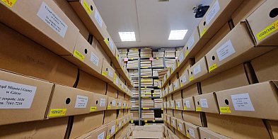 2,5 km akt wywiozą z Leszna-80276