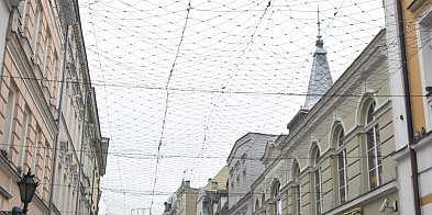 W Lesznie trwa montaż iluminacji. Nowością będą...-80507