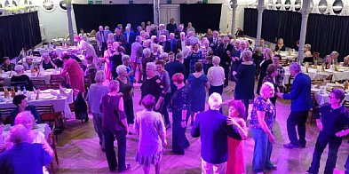 Miasto organizuje zabawę i zaprasza na nią seniorów