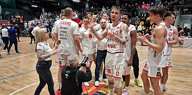 Wielkie emocje w Trapezie. Koszykarze Novimex Polonii grali z Notecią (zdjęcia)