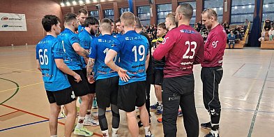 Rzuty karne wyłoniły zwycięzcę meczu piłkarzy ręcznych w hali Trzynastka