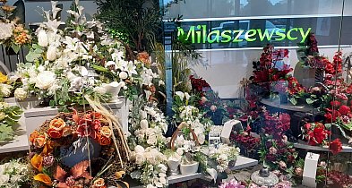Kwiaty i znicze na Wszystkich Świętych – trendy jesieni 2025-79344