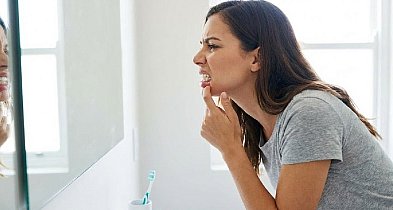 Recesja dziąseł - problem, który sam sobie stwarzasz. Jak przestać „zjadać” własne-81582