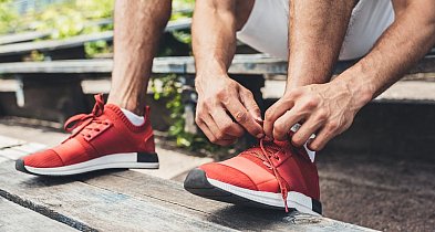 Postaw na dynamikę! Zobacz, jakie buty sportowe męskie zdominowały obecne trendy?