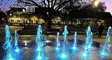 To najładniejszy Rynek w powiecie. Jest na nim fontanna (dużo zdjęć)