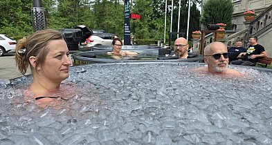 We Włoszakowicach biją rekord. 24h w lodowatej wodzie (zdjęcia, film)