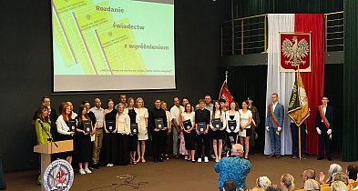 Radosne zakończenie roku szkolnego w SP 9 i ZS w Lesznie (zdjęcia)