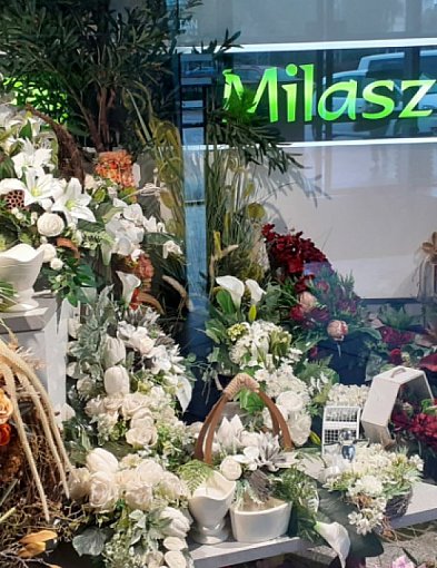 Kwiaty i znicze na Wszystkich Świętych – trendy jesieni 2025-79344
