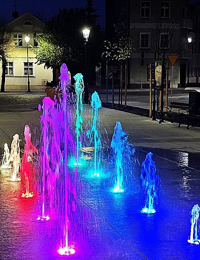 To najładniejszy Rynek w powiecie. Jest na nim fontanna (dużo zdjęć)