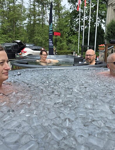 We Włoszakowicach biją rekord. 24h w lodowatej wodzie (zdjęcia, film)