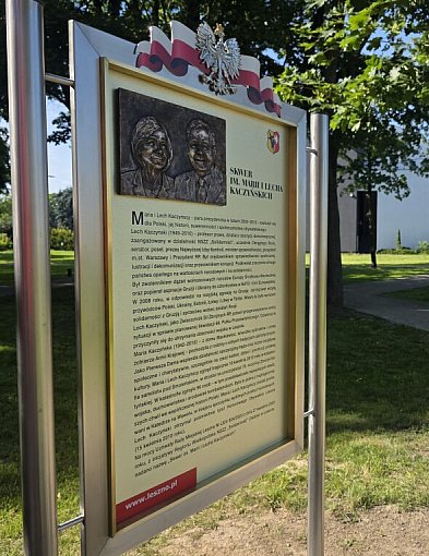 Skwer im. Marii i Lecha Kaczyńskich. W końcu został oznaczony (zdjęcia)