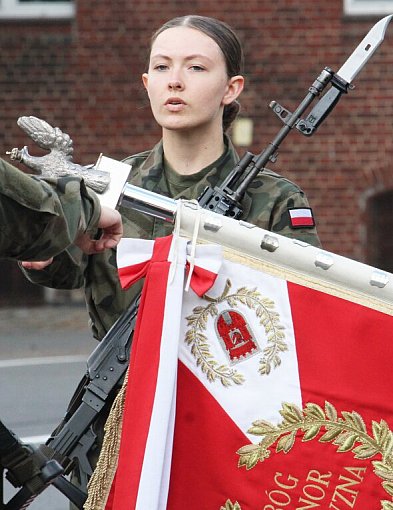 Kilkaset osób na przysiędze wojskowej w Lesznie (zdjęcia)
