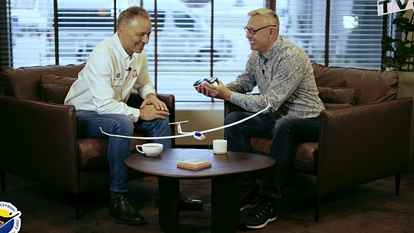 Z GŁOWĄ W CHMURACH. SEBASTIAN KAWA 