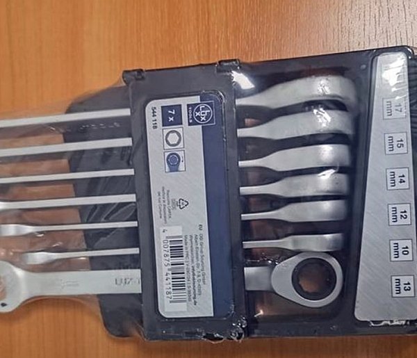 Kobieta i mężczyzna kradli w marketach. Już usłyszeli zarzuty (zdjęcia)-79182