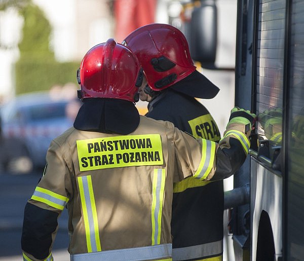 Pożar naczepy na ekspresówce. Pali się ładunek papieru-79251