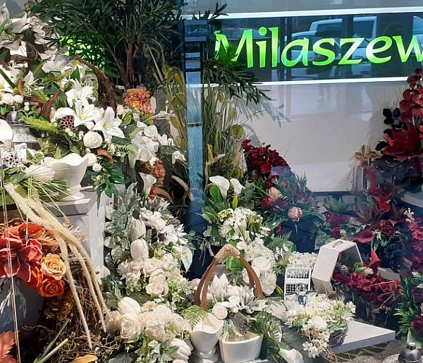 Kwiaty i znicze na Wszystkich Świętych – trendy jesieni 2025-79344