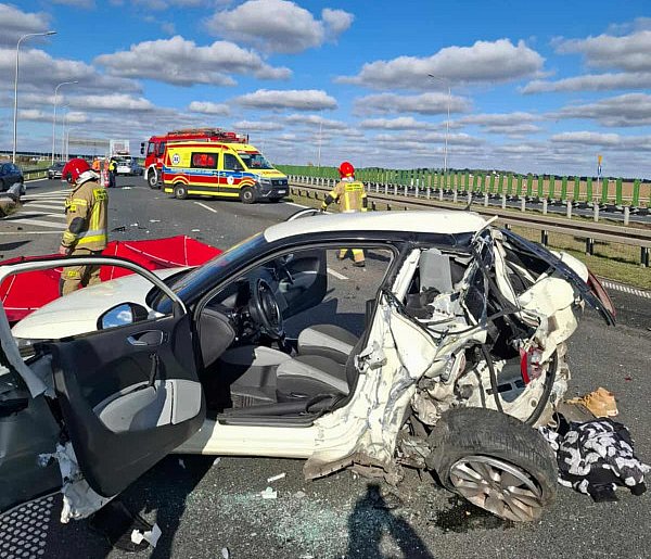 Zderzenie dwóch aut na ekspresówce. Kierowca audi… cofał (zdjęcia)-79395