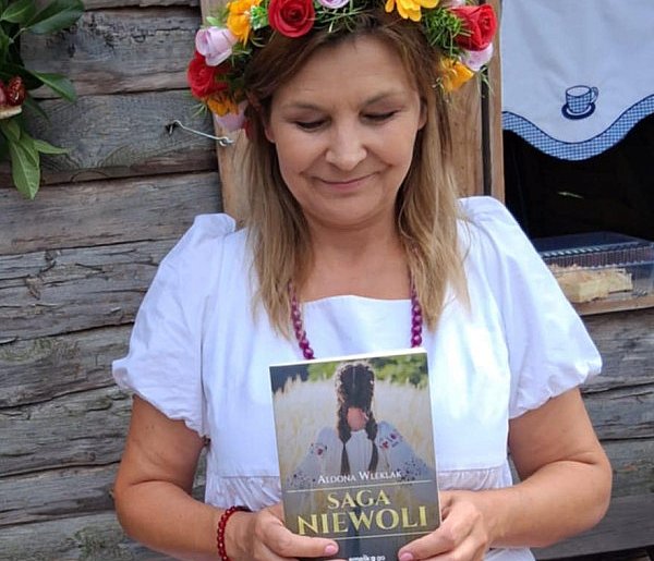 To opowieść o nas, o miłości, rodzinie, sąsiadach. Trzy tomy mamy do wydania-79500