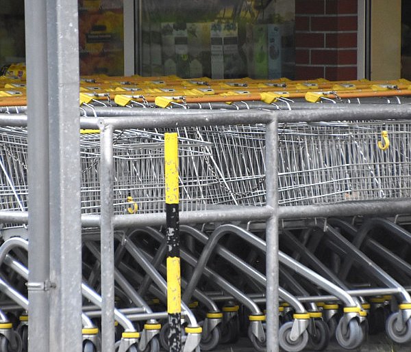 Czy 1 listopada zrobisz zakupy? Ten weekend zaskoczy wielu klientów-79871