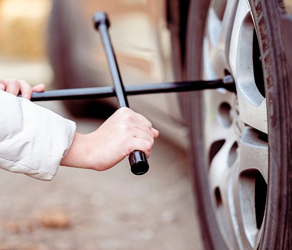 Z pozoru drobiazg, a może skończyć się tragedią. Urząd ostrzega kierowców-80132