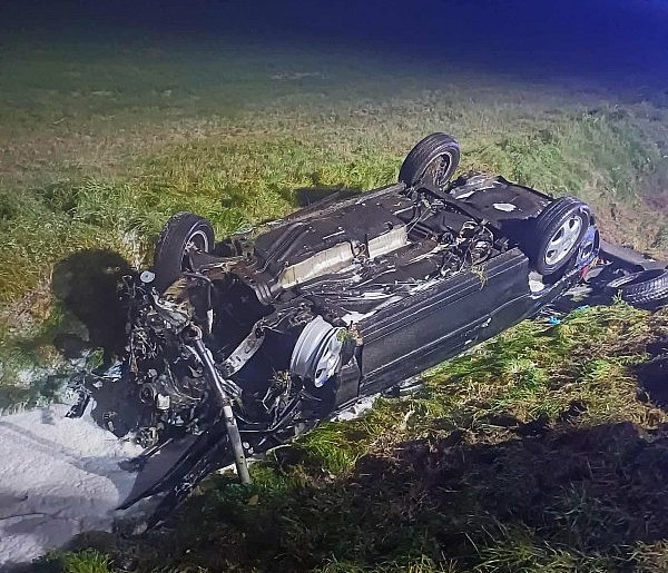 Nocne dachowanie opla. Kierowca i pasażerowie pod wpływem alkoholu (zdjęcia)-80126