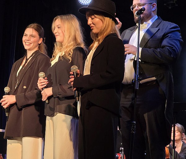 Rewelacyjny Koncert Zaduszkowy w MOK w Lesznie (zdjęcie, film)-80171