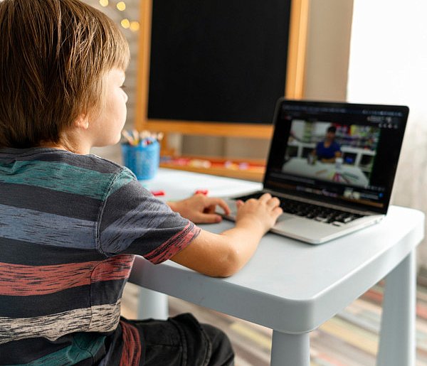 Popularni influencerzy mogą mieć kłopoty. Treści dla dzieci budzą kontrowersje-80285