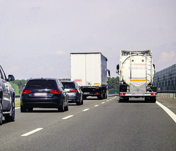 Mandaty i punkty karne za wyścigi słoni na S5. Zobaczcie filmik (wideo)-80661
