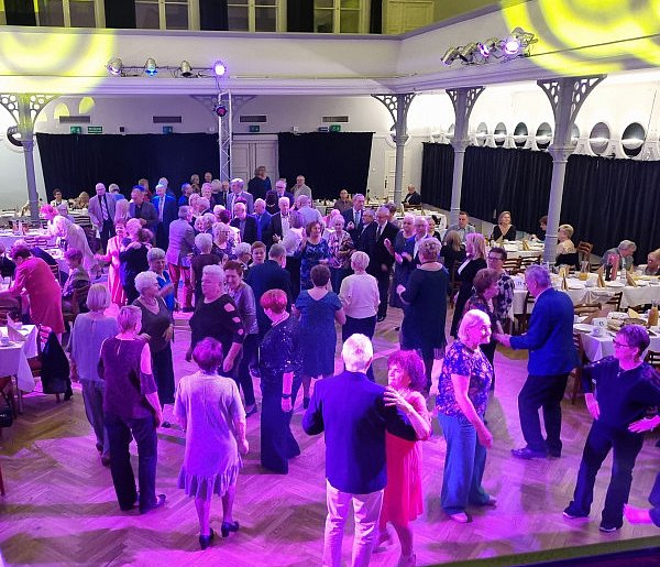 Andrzejki leszczyńskich seniorów. Ależ oni się bawili (zdjęcia, film)-80730