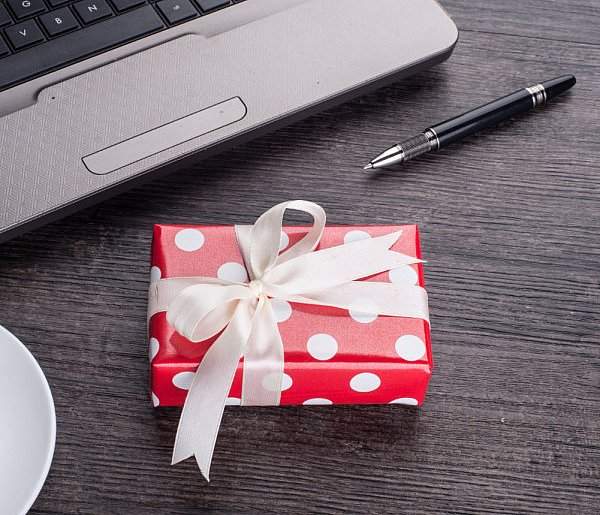 Świąteczna paczka może stać się problemem. Skarbówka patrzy z ukrycia-80803